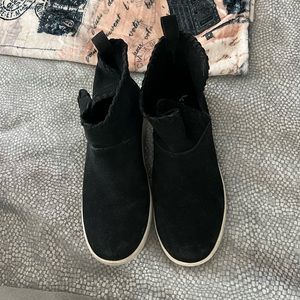 UGG Kooulaburra Shoes